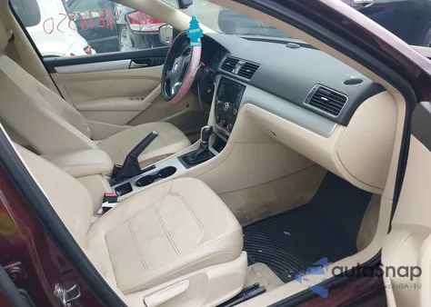 2013 Volkswagen Passat 2.5L Se z USA, uszkodzony, nr VIN 1VWBP7A34DC089417